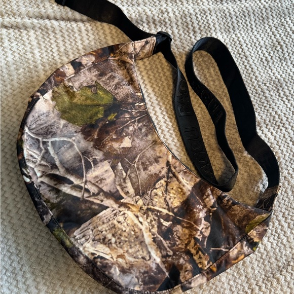 BAGGU Camo Medium Cresent - Picture 4 of 4